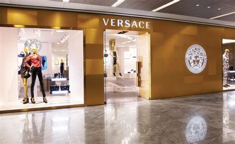 marketing versace|Versace marketing strategy.